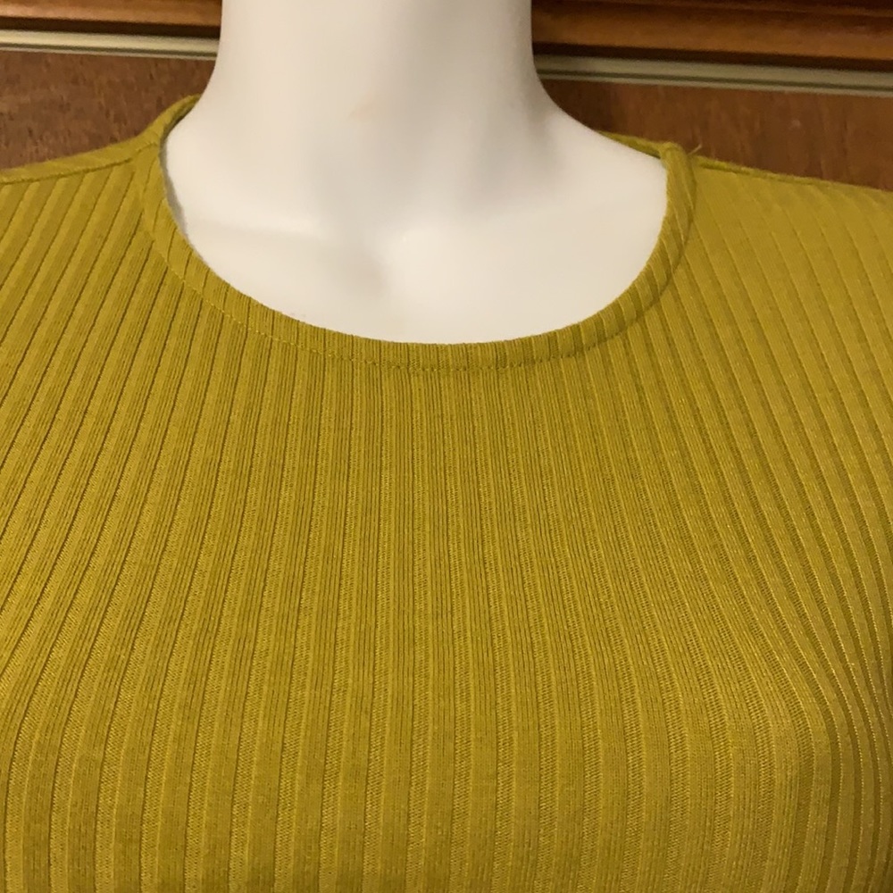 Ribbed Open Back Top💚 - Picture 5 of 7